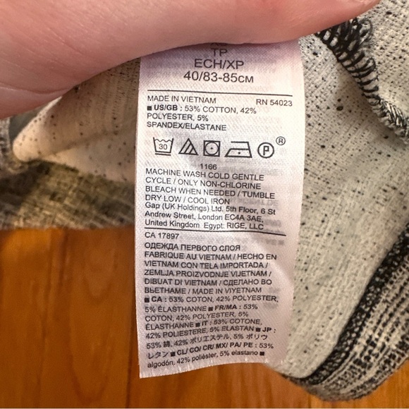 Banana Republic Black and White Bell Sleeve Top - Picture 8 of 8